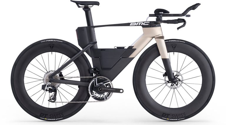 BMC Speedmachine 01 ONE 2026, vélo de contre-la-montre carbone, vue de profil