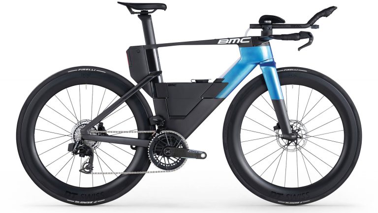 BMC Speedmachine 01 TWO 2026, vélo de contre-la-montre carbone, vue de profil
