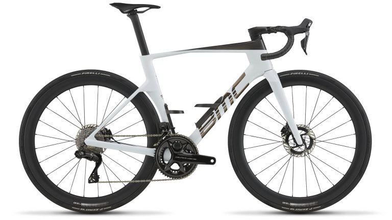 BMC Teammachine R 01 TWO, vélo de route de course carbone Dura-Ace, vue de profil