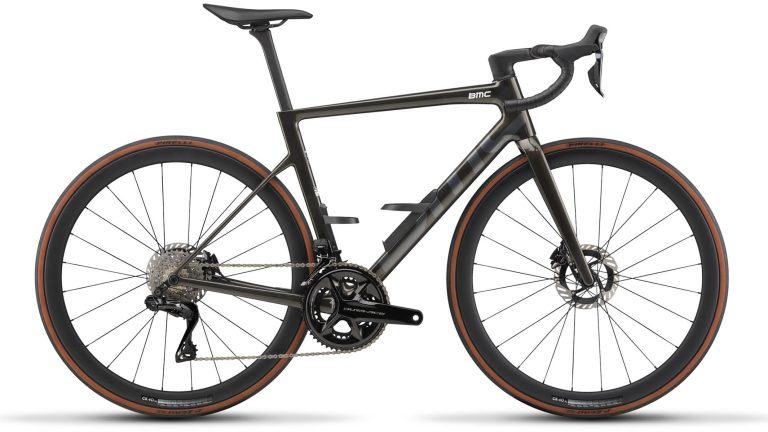 BMC Teammachine SLR 01 FOUR 2027, vélo de route carbone en Shimano Dura Ace Di2, vue de profil