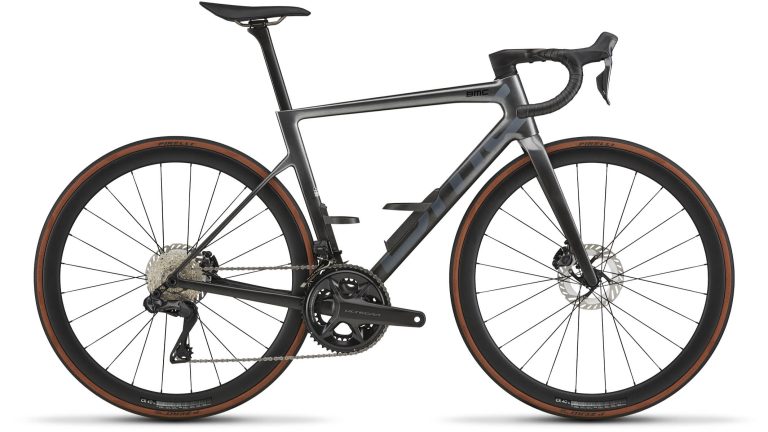 BMC Teammachine SLR 01 THREE, vélo de route de compétition carbone, vue de profil
