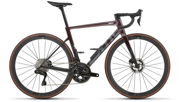 BMC Teammachine SLR 01 TWO, vélo de route de course carbone Dura-Ace, vue de profil
