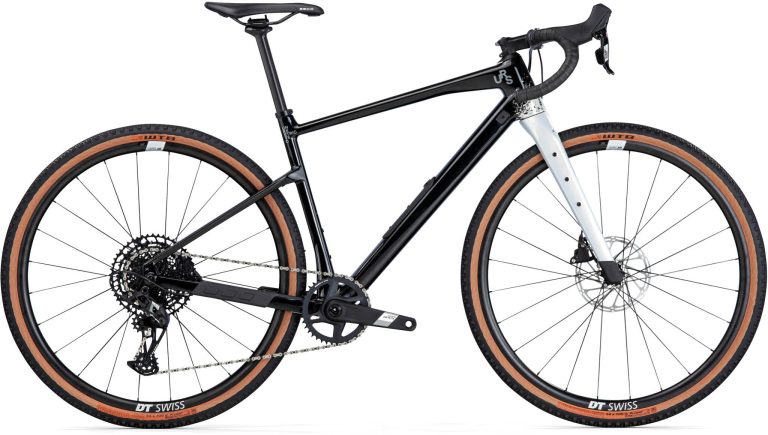 BMC URS THREE 2025, gravel carbone à transmission SRAM Apex, vue de profil