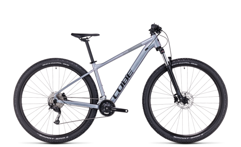 Cube Access WS Pro 2024, VTT semi-rigide femme à fourche à blocage déporté, vue de profil