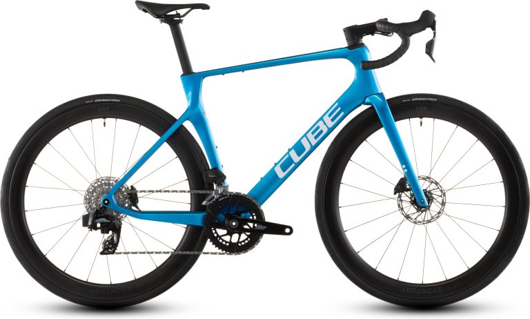 Cube Agree C:62 EX 2026, vélo de route carbone à roues carbone Newmen, vue de profil