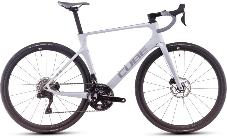 Cube Agree C:62 ONE 2025, vélo de route carbone en Shimano 105 Di2, vue de profil