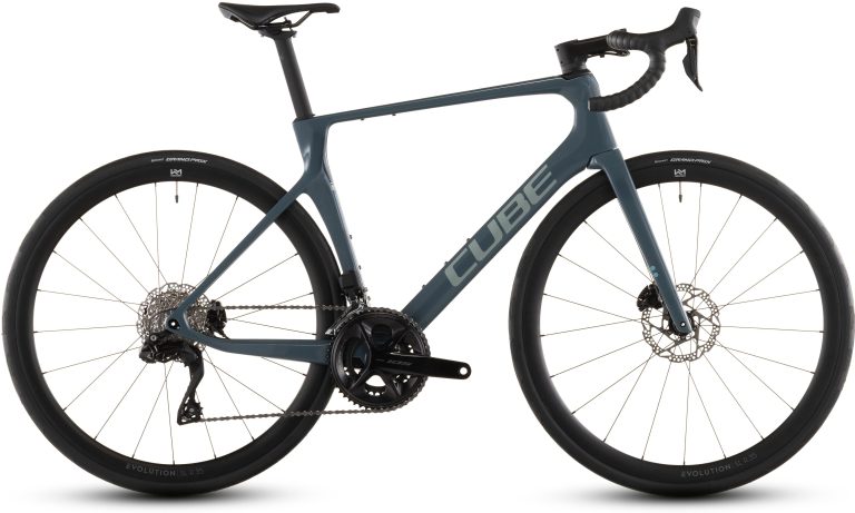 Cube Agree C:62 ONE 2026, vélo de route carbone en Shimano 105 Di2, vue de profil