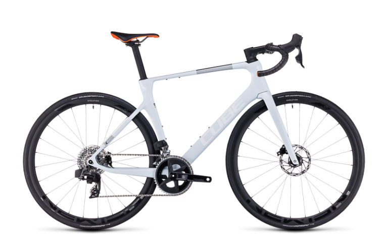 Cube Agree C:62 Pro 2024 blanc et orange, vélo de route carbone SRAM eTap AXS