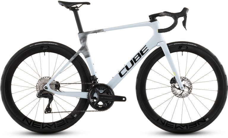 Cube Agree C:62 Race 2026, vélo de route carbone à roues carbone Newmen, vue de profil