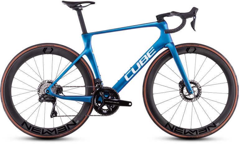 Cube Agree C:62 SLT 2025, vélo de route carbone en Shimano Dura-Ace Di2, vue de profil
