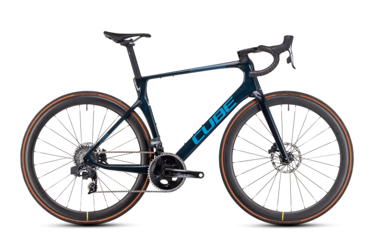 Cube Agree C:62 SLX 2024 bleu, vélo de route carbone SRAM Force eTap AXS, vue de profil