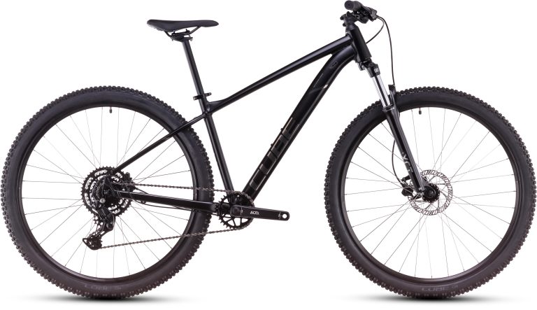 Cube Aim Pro 2025, VTT semi-rigide aluminium à transmission Shimano Cues, vue de profil