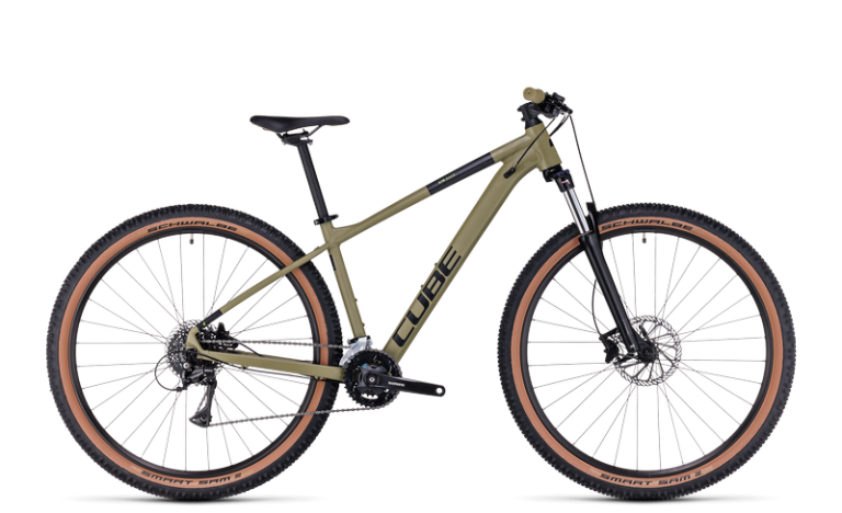 Cube Aim Race 2024, VTT semi-rigide à cadre aluminium et disque avant de 180 mm, vue de profil