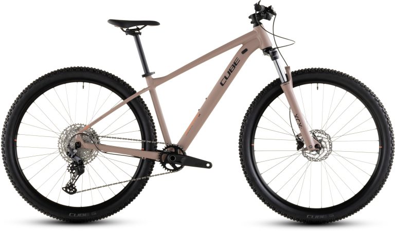 Cube Aim SLX 2026, VTT semi-rigide aluminium à transmission Shimano Deore, vue de profil