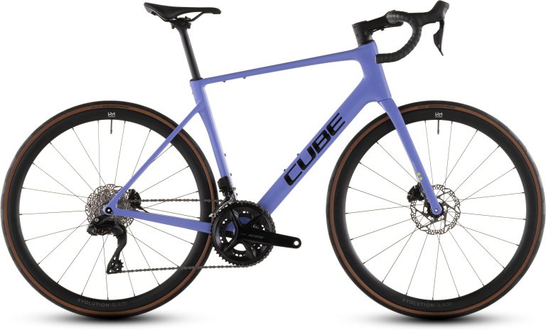 Cube Attain C:62 SLX 2026, vélo de route d’endurance en carbone à groupe 105 Di2, vue de profil