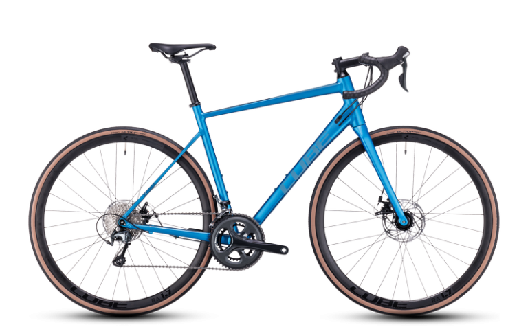 Cube Attain Race 2024, vélo de route en aluminium coloris blue´n´spectral, vue de profil
