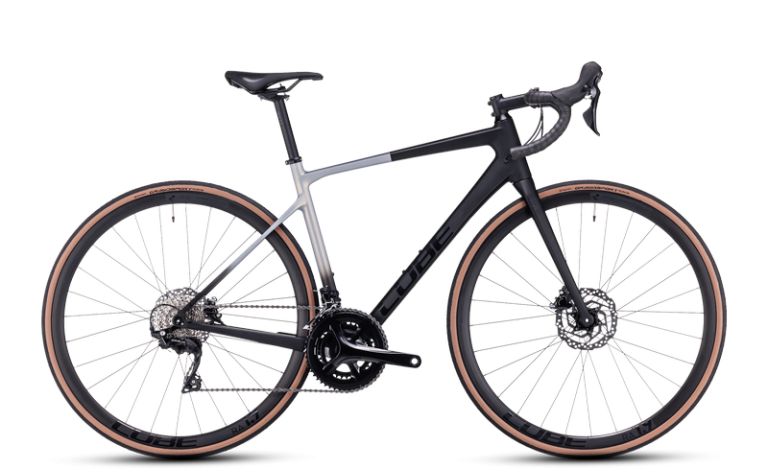 Cube Axial WS GTC Pro 2024, vélo de route en carbone GTC, coloris switchgrey´n´carbon, vue de profil