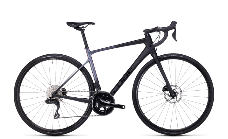 Cube Axial WS GTC SLX 2024, vélo de route carbone à transmission Di2, coloris switchorchid´n´carbon, vue de profil