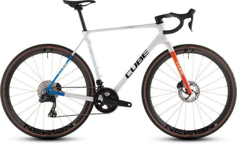 Cube Cross Race C:68X TE 2026, vélo de cyclo-cross en carbone à roues carbone, vue de profil