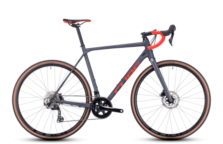 Cube Cross Race Pro 2024, vélo de cyclo-cross en aluminium à fourche carbone, coloris grey´n´red, vue de profil