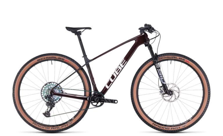 Cube Elite C:68X Race 2023 rouge, VTT de cross-country carbone 29 pouces, vue de profil