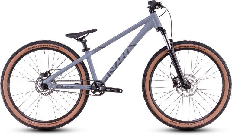 Cube Flying Circus 2025 bleu, vélo de dirt 26 pouces à cadre aluminium, vue de profil
