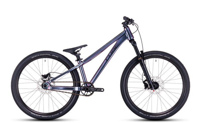 Cube Flying Circus 240 2024, vélo enfant de dirt en 24 pouces, coloris galactic´n´black, vue de profil