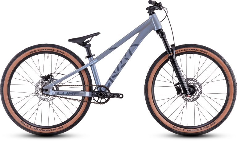 Cube Flying Circus 240 2025, vélo enfant de dirt en 24 pouces, coloris hazeblue´n´reflex, vue de profil