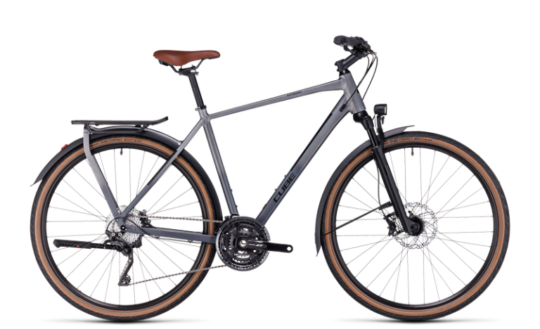 Cube Kathmandu SLX 2024 à cadre haut, vélo de trekking avec porte-bagages intégré, coloris prizmsilver´n´black, vue de profil