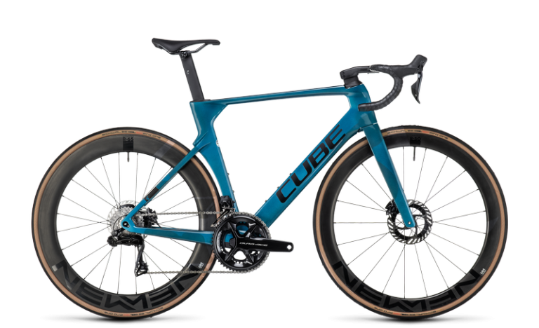 Cube Litening AERO C:68X SLT 2024, vélo de route aérodynamique à cadre carbone, coloris prizmblue´n´black, vue de profil