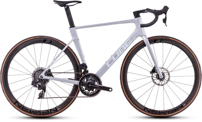 Cube Litening AIR C:68X Pro 2025, vélo de route de compétition à cadre carbone, vue de profil