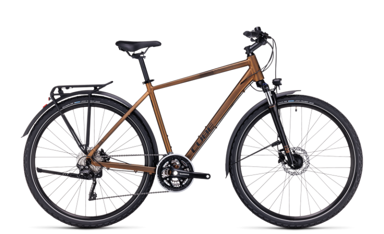 Cube Nature Pro Allroad 2024 doré, vélo tout chemin équipé de garde-boue et d’un porte-bagages
