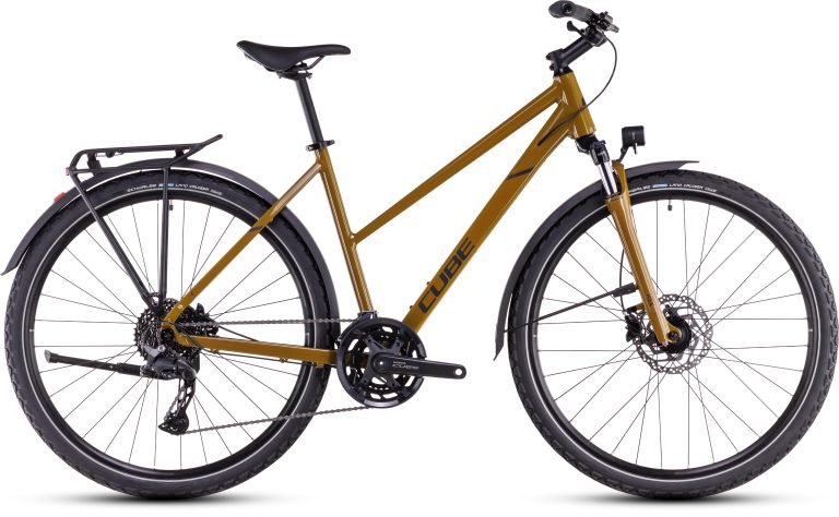 Cube Nature Pro Allroad 2025, vélo de trekking équipé avec porte-bagages et éclairage, vue de profil