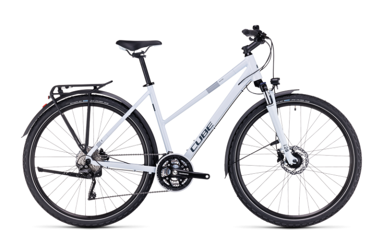 Cube Nature Pro Allroad 2024 blanc frostwhite, vélo de trekking équipé à cadre trapèze et moyeu dynamo, vue de profil