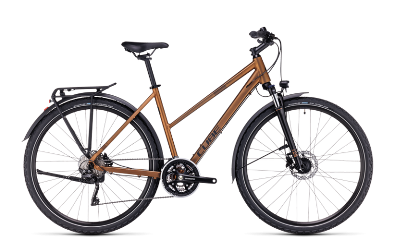 Cube Nature Pro Allroad 2024 doré gold´n´black, vélo de trekking équipé à cadre trapèze, vue de profil