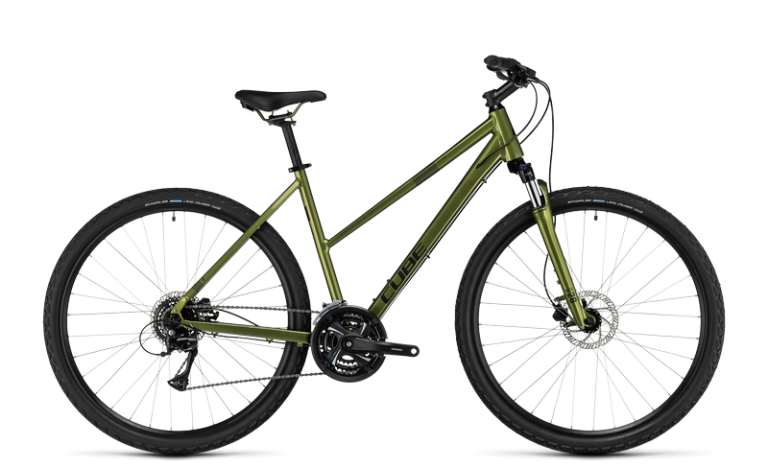 Cube Nature 2024 vert shinymoss, vélo de trekking à cadre trapèze et fourche suspendue, vue de profil