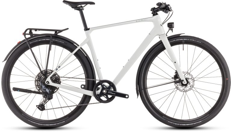 Cube Nulane C:62 SLX FE 2025, vélo carbone à cintre plat et moyeu dynamo, vue de profil