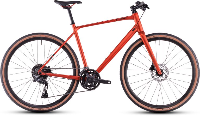 Cube Nulane Pro 2025, vélo à cintre plat sur base de gravel, vue de profil
