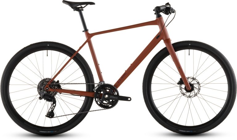 Cube Nulane Race 2026, vélo à cintre plat et pneus de gravel, vue de profil