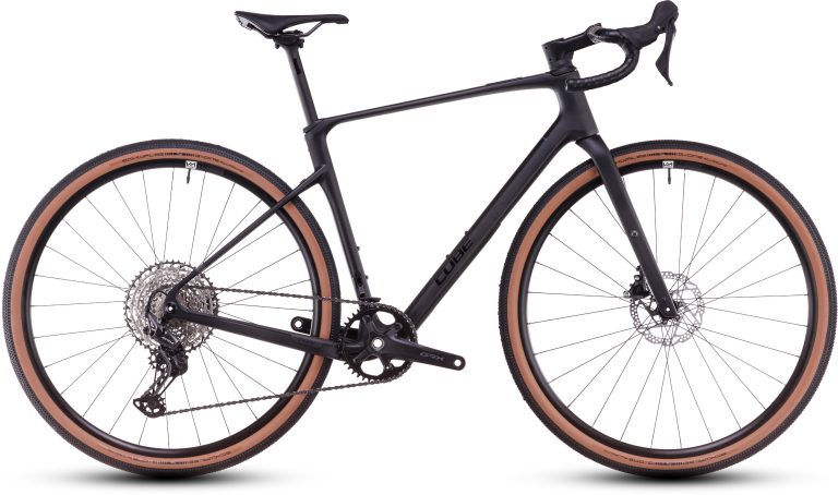 Cube Nuroad C:62 ONE 2025, gravel carbone à transmission Shimano GRX, vue de profil