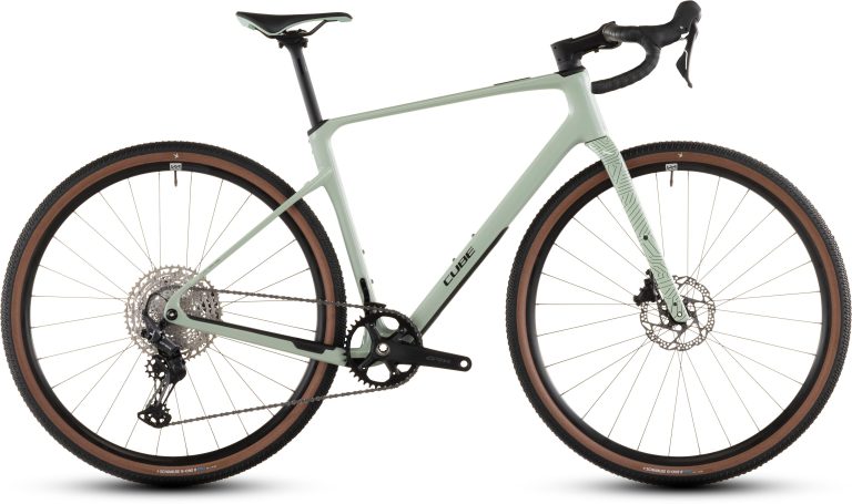 Cube Nuroad C:62 ONE 2026, gravel carbone à cintre route, vue de profil