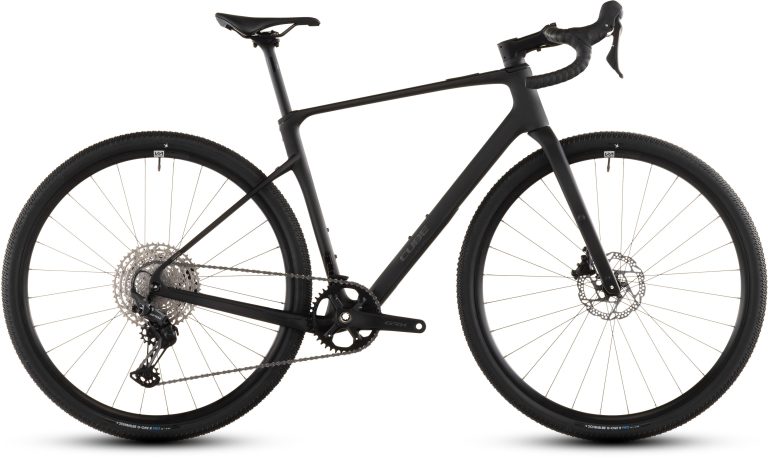 Cube Nuroad C:62 ONE blackline 2026, gravel carbone à cintre route, vue de profil
