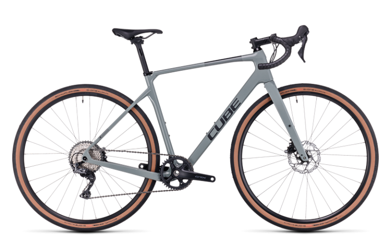 Cube Nuroad C:62 Pro 2024, vélo gravel à cadre carbone et transmission Shimano GRX, coloris swampgrey´n´black, vue de profil