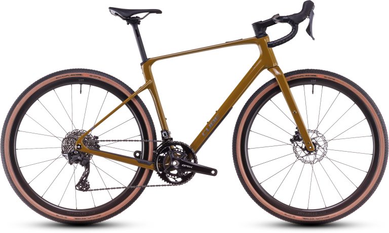 Cube Nuroad C:62 Pro 2025, gravel à cadre carbone et cintre évasé, vue de profil