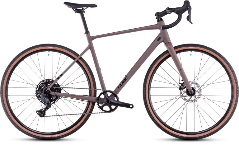 Cube Nuroad ONE 2025, gravel aluminium à fourche carbone, vue de profil
