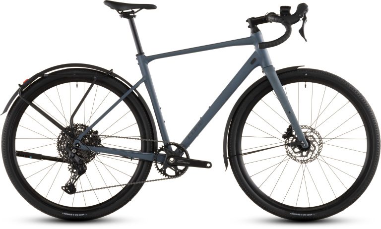 Cube Nuroad Pro FE 2026, gravel en aluminium à fourche carbone et moyeu dynamo, vue de profil