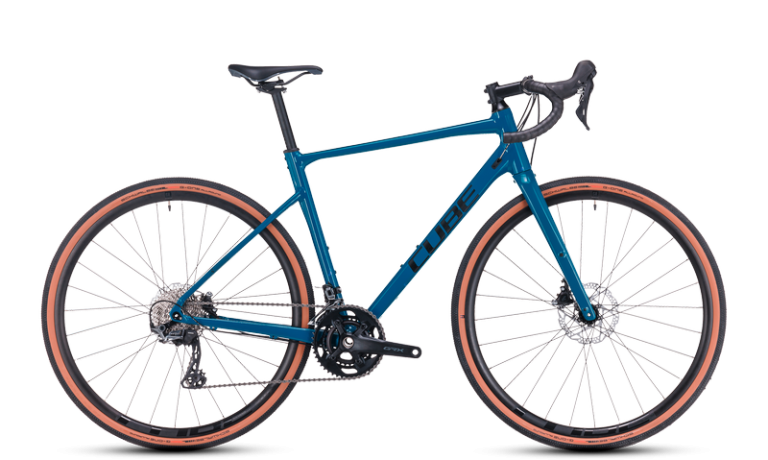 Cube Nuroad Race 2024 bleu et noir, vélo gravel à cadre aluminium et fourche carbone, vue de profil
