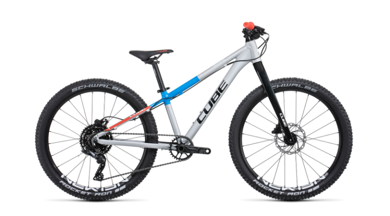 Cube Reaction 240 Pro teamline 2024, VTT enfant 24 pouces à fourche carbone, vue de profil
