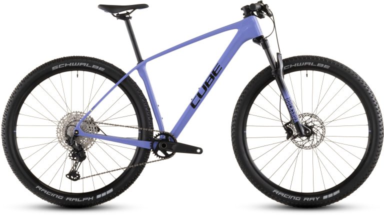 Cube Reaction C:62 ONE 2026, VTT cross-country semi-rigide à cadre carbone, vue de profil