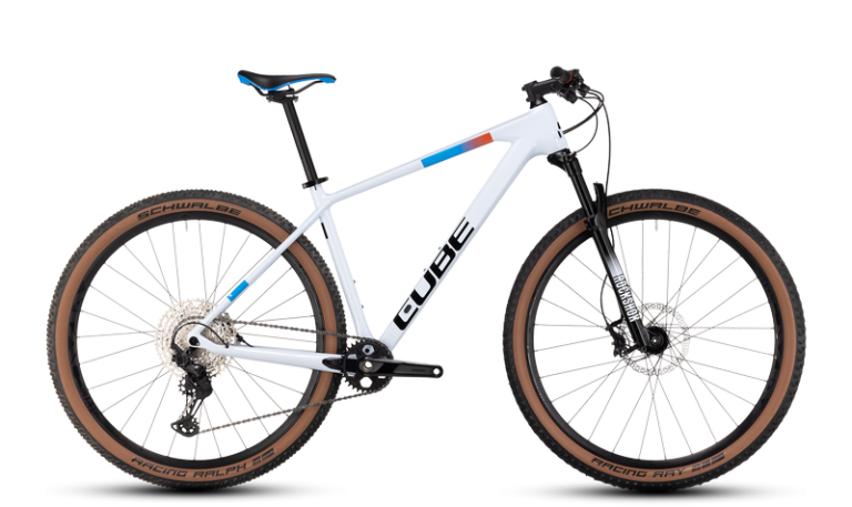Cube Reaction C:62 Pro 2024, VTT semi-rigide de cross-country à cadre carbone, vue de profil